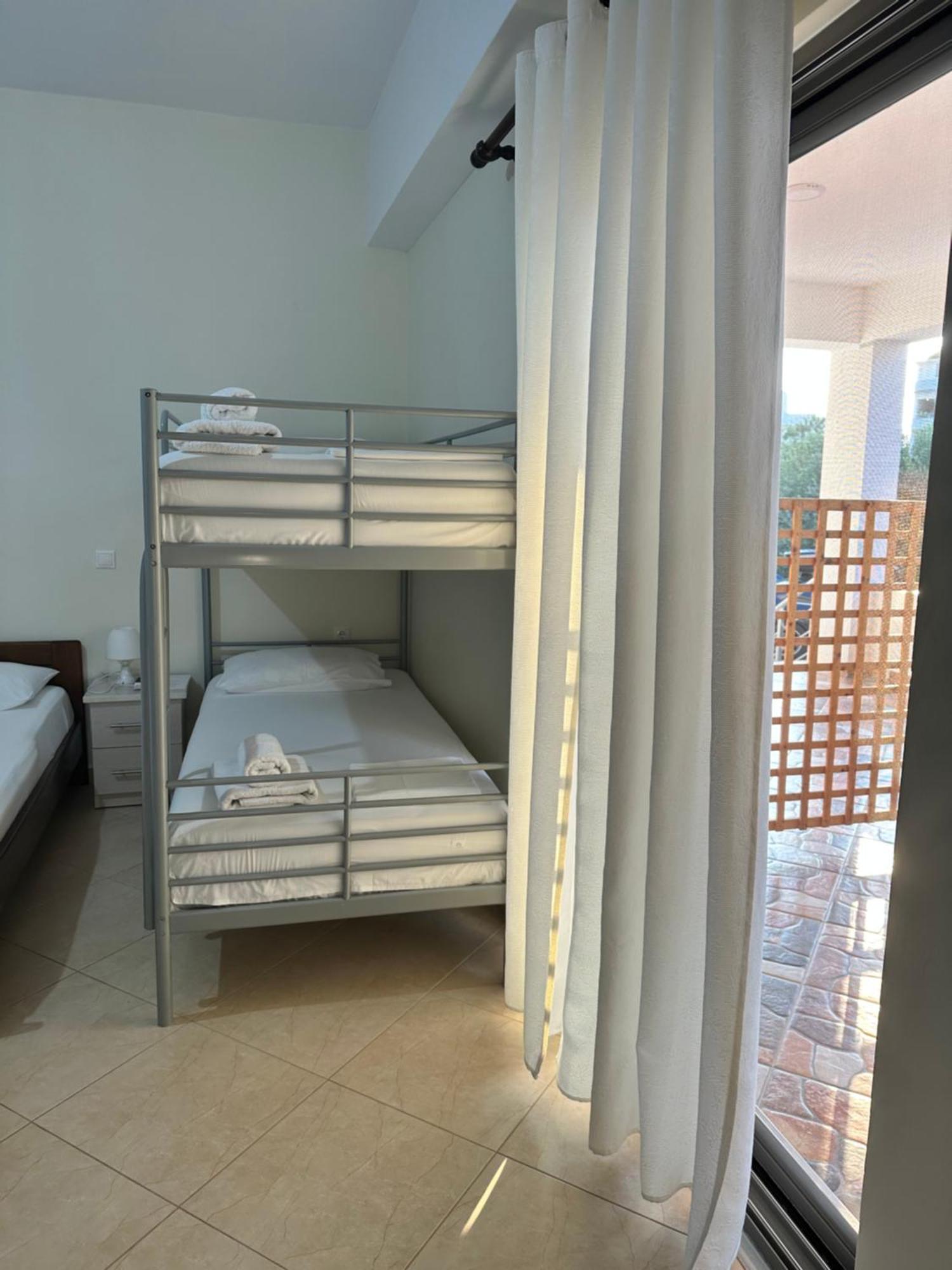 Erjon Appartement *